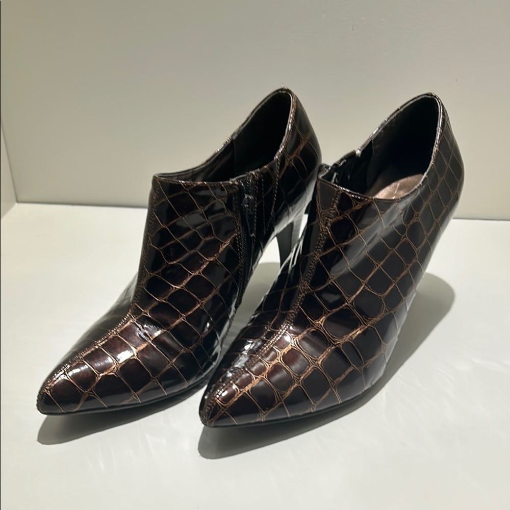 Brown Crocodile Pattern Ankle shoe - Picture 2 of 10